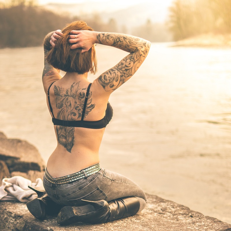 Pravilna nega tetovaže s kremo za nego tetovaže poveča njeno obstojnost